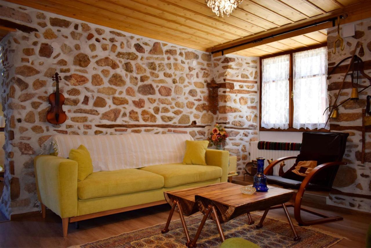 Renovated Old Manor House With Yard Villa Arnaia Exterior photo