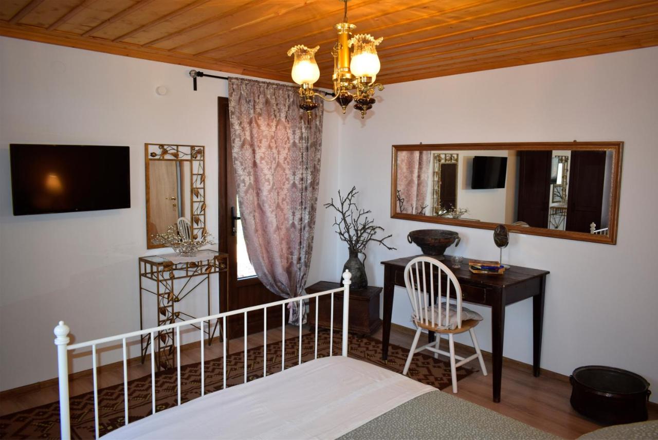 Renovated Old Manor House With Yard Villa Arnaia Exterior photo